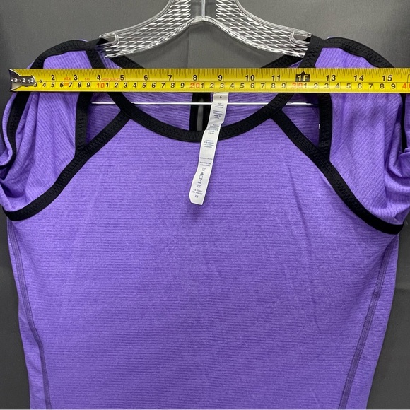 Purple LULULEMON runners top long sleeve with venting holes and reflectors - Picture 4 of 12